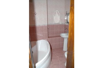 Ukrajina Privát Mukačevo, Eksterijer
